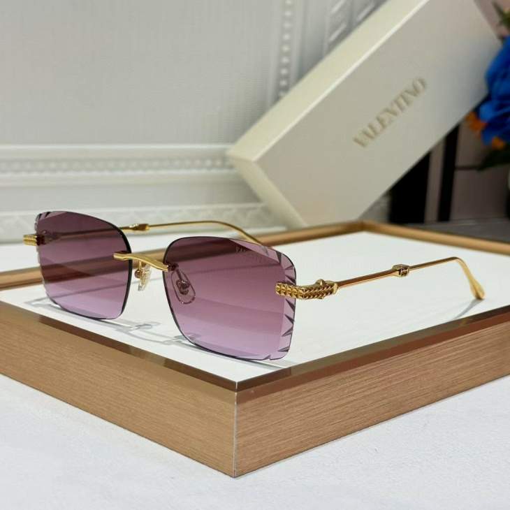 Picture of Valentino Sunglasses _SKUfw71187039fw